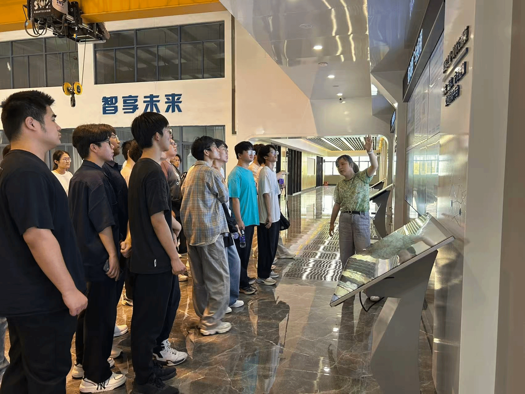 探索交通前沿，筑梦智慧未来——网通学院25智慧交通学子赴东南大学交通学院试验中心参观学习